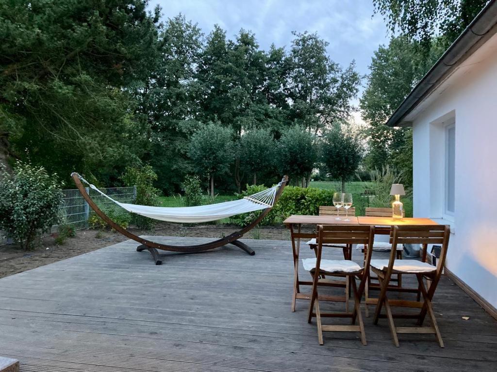 Moderner Bungalow Im Seebad Bansin, 200 Meter Zum Strand ゼーバート・ヘリングスドルフ エクステリア 写真